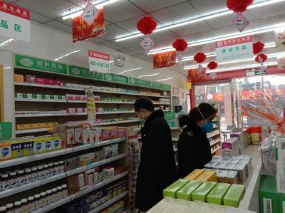 二七區(qū)市場監(jiān)管局副局長陳向林深入長江路食藥所轄區(qū)指導(dǎo)疫情防控與醫(yī)用口罩供應(yīng)工作